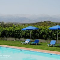 02 Almarine pool with panoramic mountain view