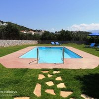 07 Almarine lawn and pool