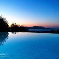 01 Villa Prinolithos pool and view at sun down