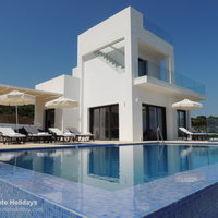 01 Zeus Bay Villa with infinity pool